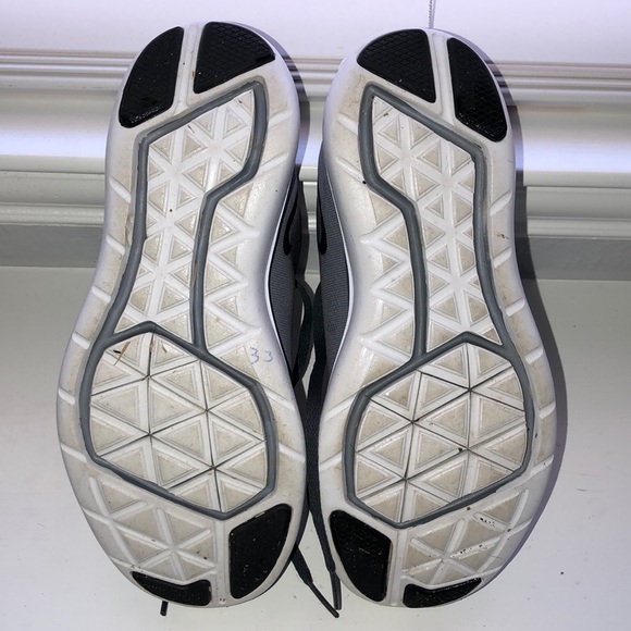 Nike women’s Flex running sneakers - Picture 3 of 6